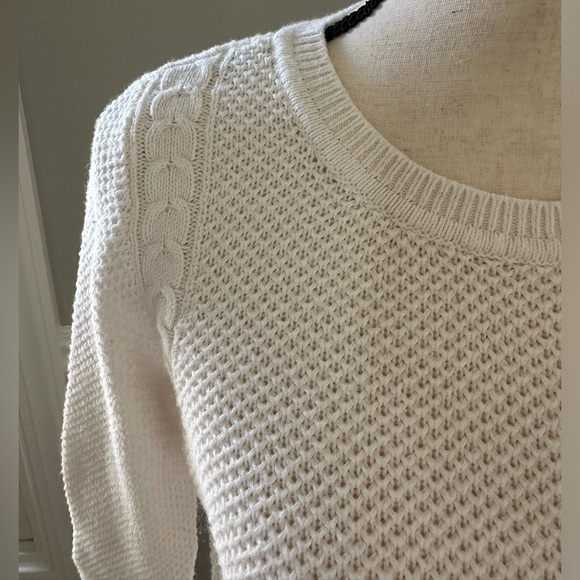 Loft Woman’s size M White Crew Neck Knit Sweater long sleeves cable pattern - Picture 5 of 8